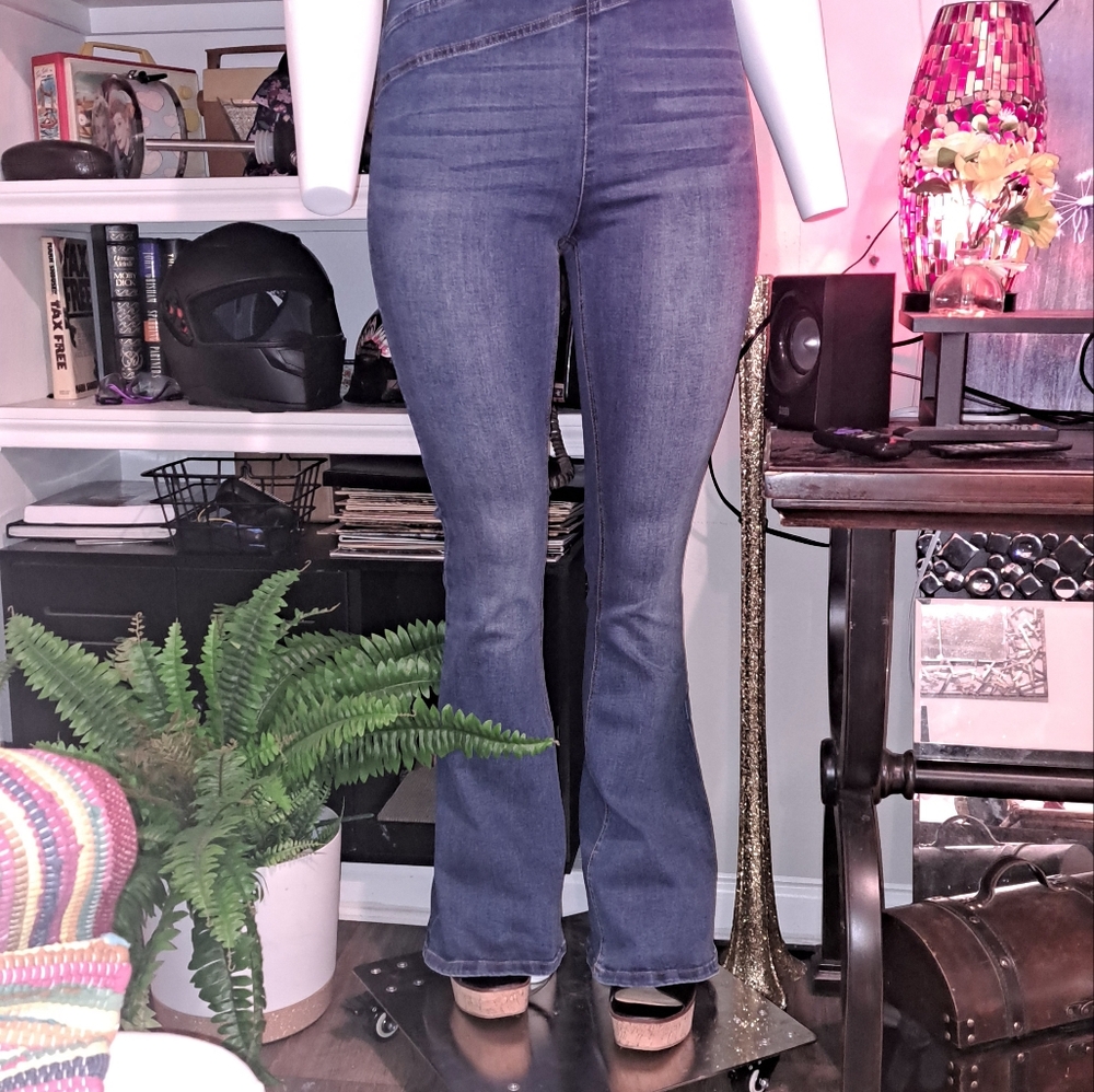 New Fashion Nova -Wide Bottom, High Waisted Jeans